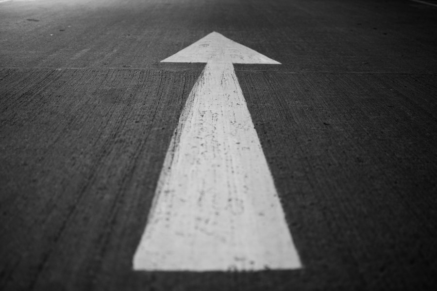 Arrow pointing forward